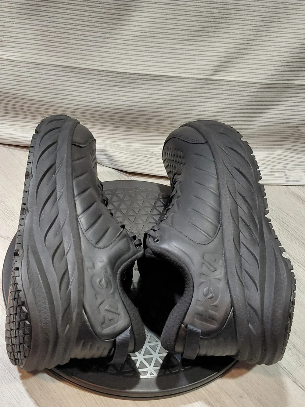 NEW HOKA Mens Bondi SR Heavy Duty Water Resistant Triple Black Leather Shoes M12